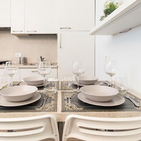 Italianway - Bligny 19 Flat Apartment Milan Bagian luar foto