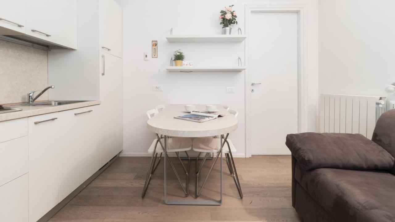 Italianway - Bligny 19 Flat Apartment Milan Bagian luar foto