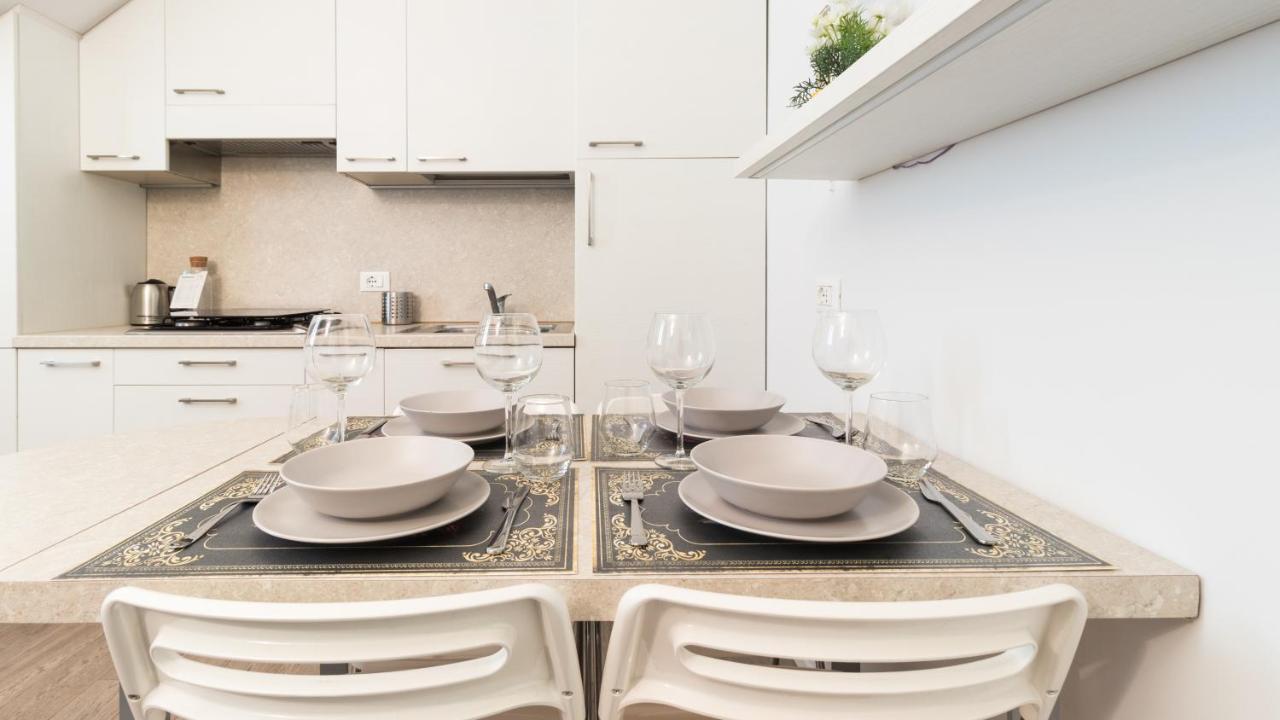 Italianway - Bligny 19 Flat Apartment Milan Bagian luar foto